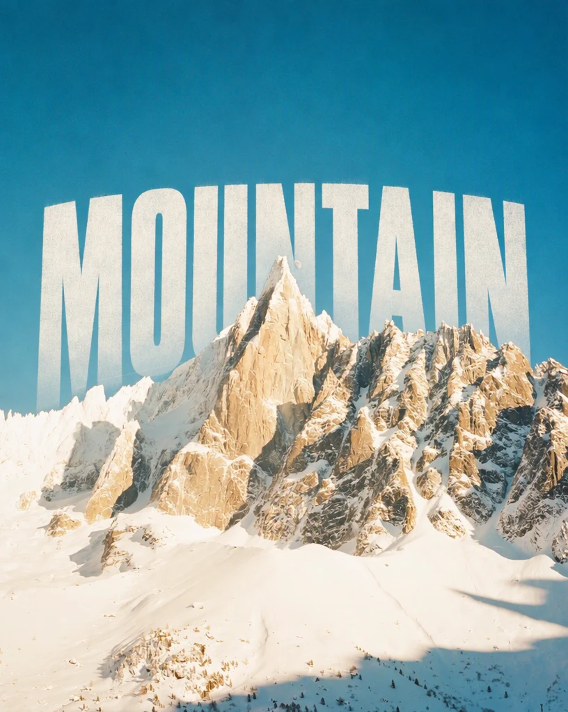 ภูเขาลูกเดิมที่มีคำว่า MOUNTAIN เป็นตัวอักษรสีขาวขนาดมหึมาพาดผ่านท้องฟ้าด้านหลังยอดเขา