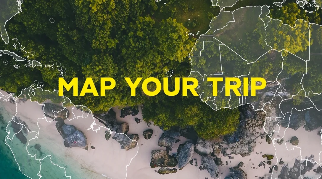 Tas pats sīktēls ar virsrakstu, pārrakstītu uz „MAP YOUR TRIP” tādos pašos treknos dzeltenos burtos; fotoattēls no gaisa un robežlīnijas ir nemainīti.