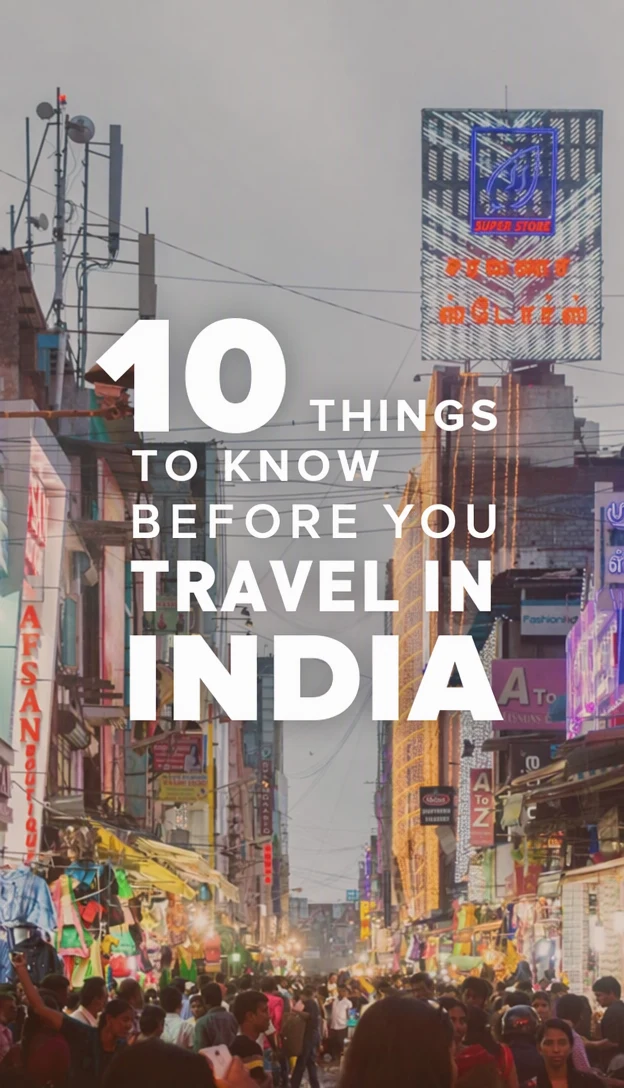 Tas pats vāka attēls ar pārrakstītām vidējām rindām, tāpēc piesaistošais teksts skan „10 THINGS TO KNOW BEFORE YOU TRAVEL IN INDIA” tādos pašos baltos burtos; ielas fotoattēls un pārējās rindas ir nemainīti.